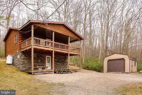 400 Bear Dr E, Oakland, MD 21550