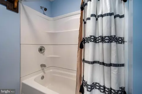 Bath - 400 Bear Dr E, Oakland, MD 21550 photo 3 of 5