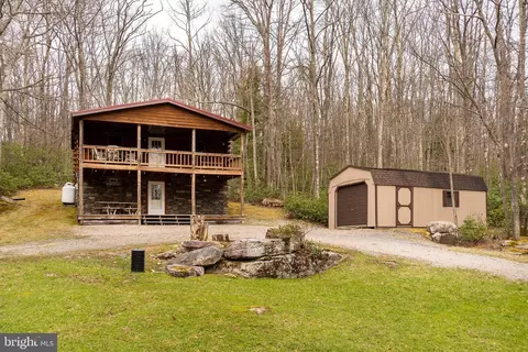 400 Bear Dr E, Oakland, MD 21550