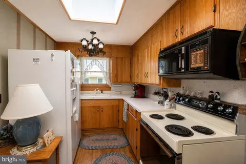 Kitchen - 682 Marsh Hill Rd, Mc Henry, MD 21541 photo 2 of 4