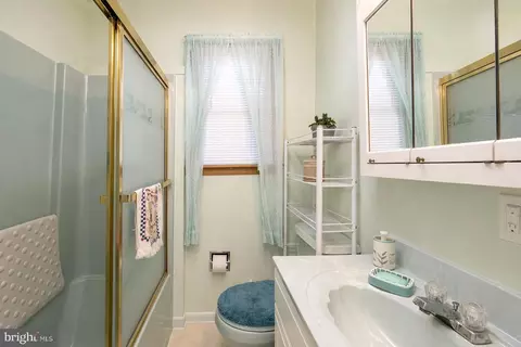 Bath - 682 Marsh Hill Rd, Mc Henry, MD 21541 photo 1 of 1
