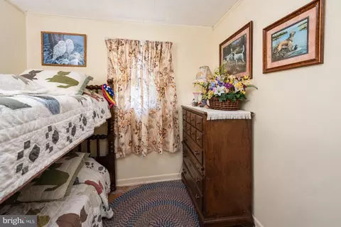 Bedroom - 682 Marsh Hill Rd, Mc Henry, MD 21541 photo 2 of 6