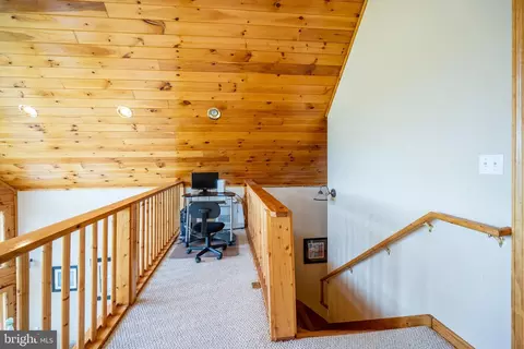 Entry Way - 53 Meadow Ct, Oakland, MD 21550 photo 4 of 9