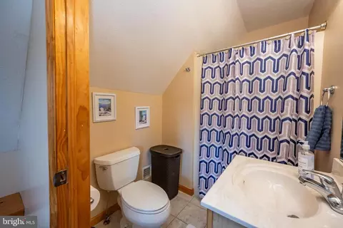 Bath - 53 Meadow Ct, Oakland, MD 21550 photo 1 of 3