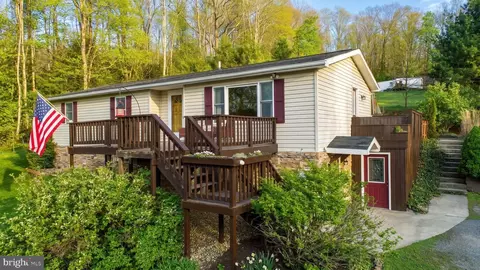 29 Woodmont Ln, Oakland, MD 21550