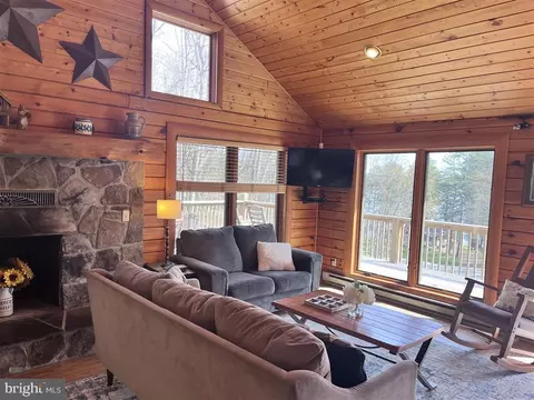 127 Paradise Hts, Oakland, MD 21550