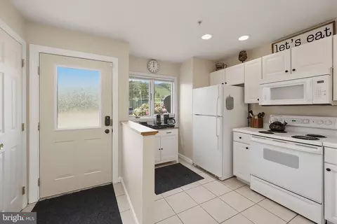 Kitchen - 257 Marsh Hill Rd #11, Mc Henry, MD 21541 photo 4 of 4