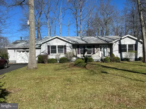 123 B St, Mountain Lake Park, MD 21550
