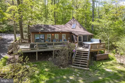 588 Lake Forest Dr, Oakland, MD 21550