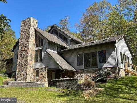 122 Woodlands Hill Ln, Oakland, MD 21550