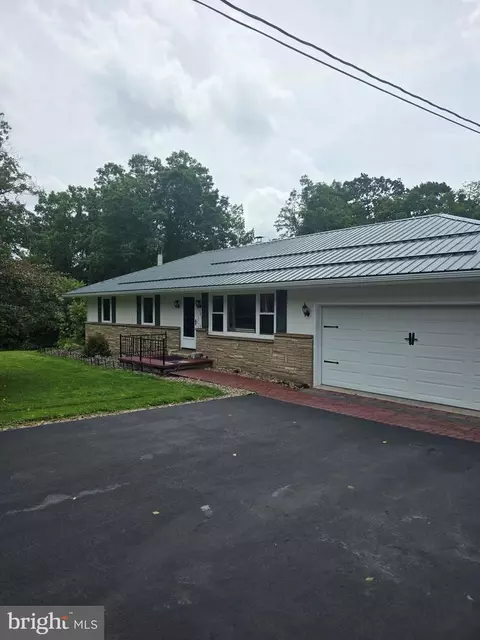 321 Deer Park Hotel Rd, Oakland, MD 21550