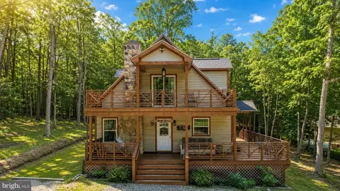 943 Paradise Hts, Oakland, MD 21550