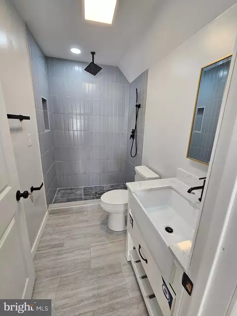 Bath - 112 E Pennington St, Oakland, MD 21550 photo 7 of 9
