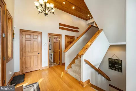 Entry Way - 6 Walton Way, Mc Henry, MD 21541 photo 2 of 5