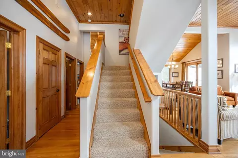 Entry Way - 6 Walton Way, Mc Henry, MD 21541 photo 3 of 5