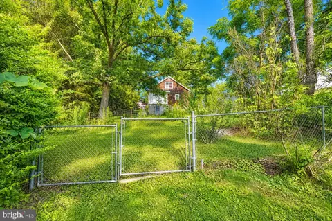 Exterior - 509 E St, Mountain Lake Park, MD 21550 photo 14 of 15