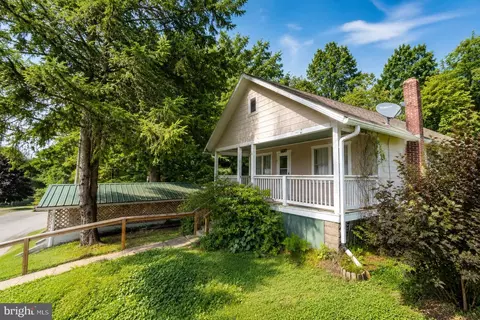 Exterior - 509 E St, Mountain Lake Park, MD 21550 photo 4 of 15