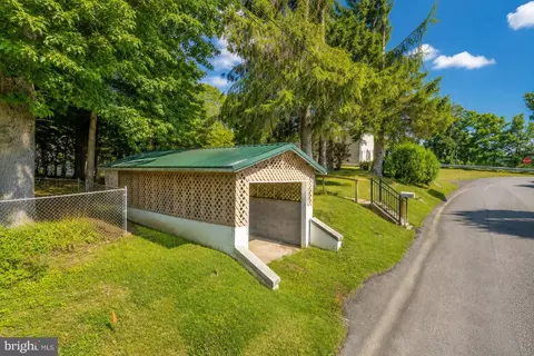Exterior - 509 E St, Mountain Lake Park, MD 21550 photo 5 of 15
