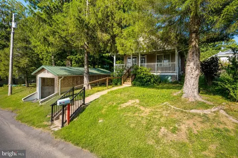 Exterior - 509 E St, Mountain Lake Park, MD 21550 photo 3 of 15