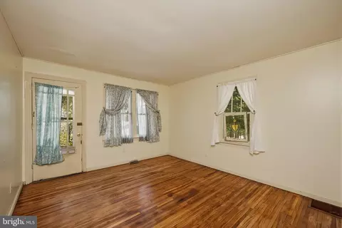 Living - 509 E St, Mountain Lake Park, MD 21550 photo 1 of 3