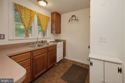 Kitchen - 509 E St, Mountain Lake Park, MD 21550 photo 3 of 4