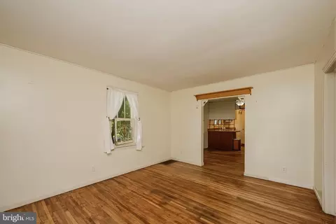 Living - 509 E St, Mountain Lake Park, MD 21550 photo 3 of 3