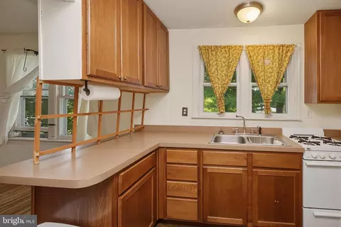 Kitchen - 509 E St, Mountain Lake Park, MD 21550 photo 2 of 4