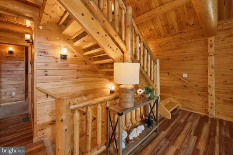 Entry Way - 92 Westward Way, Mc Henry, MD 21541 photo 4 of 10