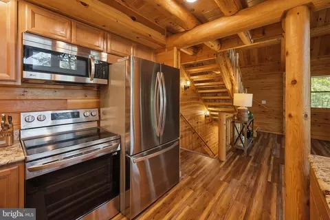Entry Way - 92 Westward Way, Mc Henry, MD 21541 photo 3 of 10