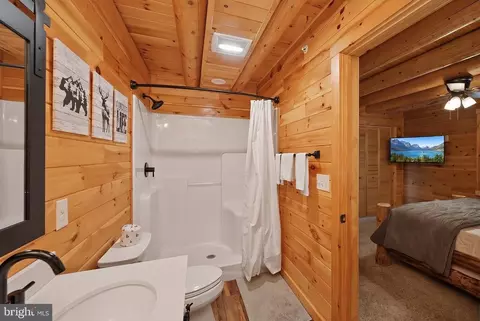 Bath - 92 Westward Way, Mc Henry, MD 21541 photo 9 of 10