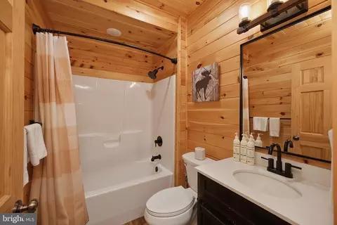 Bath - 92 Westward Way, Mc Henry, MD 21541 photo 8 of 10