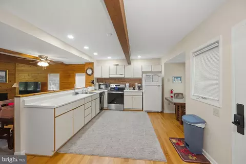 Kitchen - 19 Slopeside Ter #10E, Mchenry, MD 21541 photo 1 of 2