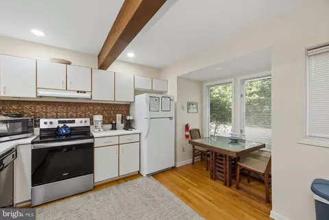 Kitchen - 19 Slopeside Ter #10E, Mchenry, MD 21541 photo 2 of 2