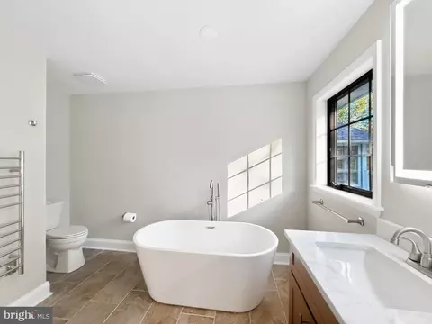 Bath - 524 Summit Dr, Swanton, MD 21561 photo 10 of 19