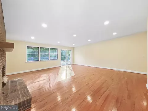 Living - 524 Summit Dr, Swanton, MD 21561 photo 5 of 18