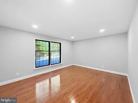 Living - 524 Summit Dr, Swanton, MD 21561 photo 11 of 18