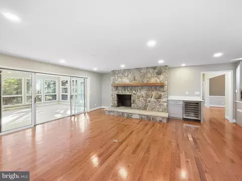 Living - 524 Summit Dr, Swanton, MD 21561 photo 9 of 18