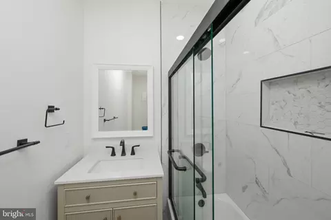 Bath - 425 E Alder St, Oakland, MD 21550 photo 3 of 5