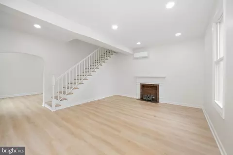 Living - 425 E Alder St, Oakland, MD 21550 photo 2 of 4