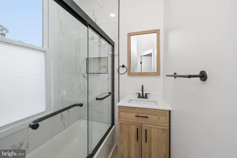 Bath - 425 E Alder St, Oakland, MD 21550 photo 4 of 5