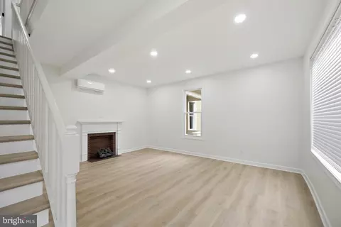 Living - 425 E Alder St, Oakland, MD 21550 photo 1 of 4