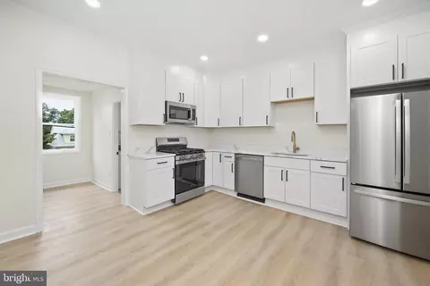 Entry Way - 425 E Alder St, Oakland, MD 21550 photo 5 of 36