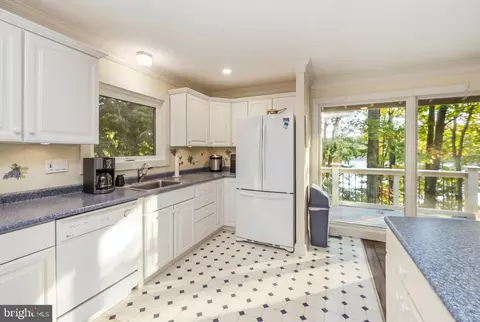 Kitchen - 3105 Shingle Camp Rd, Mc Henry, MD 21541 photo 7 of 10