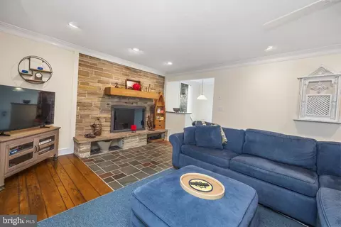 Living - 3105 Shingle Camp Rd, Mc Henry, MD 21541 photo 3 of 4