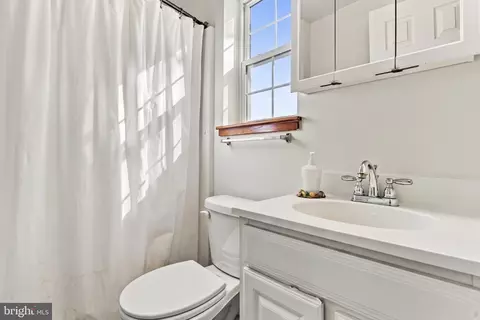Bath - 16 E Pennington St E, Oakland, MD 21550 photo 2 of 3