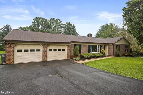1300 Chez Ct, Fallston, MD 21047
