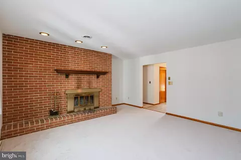 Living - 2705 Mede Ct, Fallston, MD 21047 photo 2 of 3