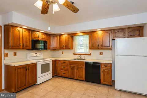 Kitchen - 2705 Mede Ct, Fallston, MD 21047 photo 5 of 5