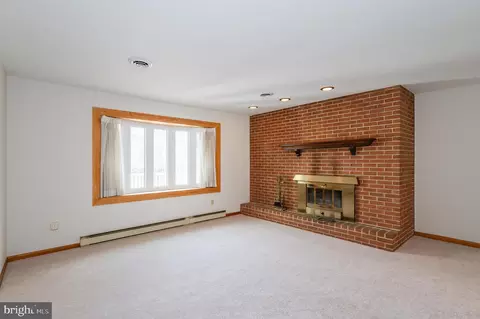 Living - 2705 Mede Ct, Fallston, MD 21047 photo 1 of 3