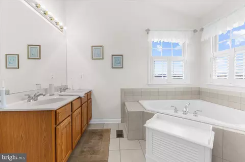 Bath - 722 Pyle Rd, Forest Hill, MD 21050 photo 3 of 9